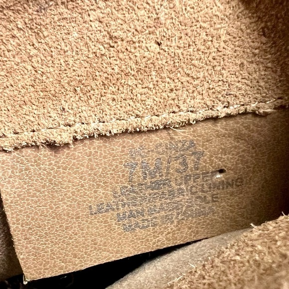 Vince Camuto Cinza Ankle Boots Womens 7M Brown Suede Tan Booties Metal Studs - Picture 9 of 9